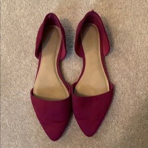 Magenta pointed flats